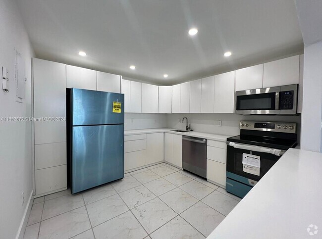 Building Photo - 13499 Biscayne Blvd Unit 1405 Rental