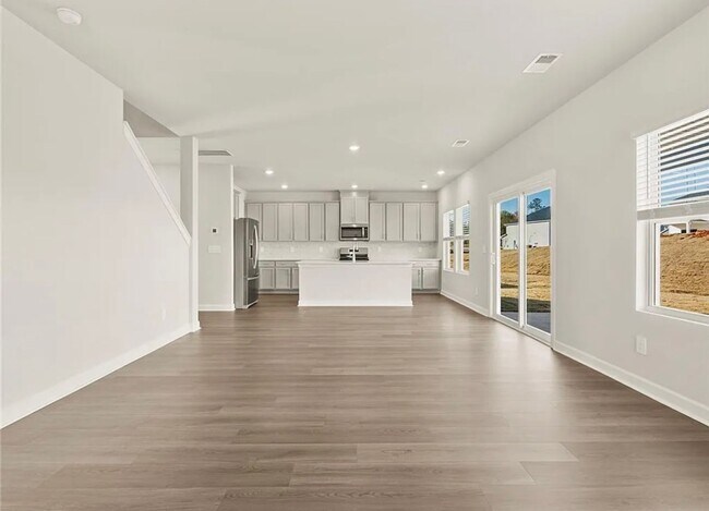 Photo - Beautiful 4/3 Available Now!