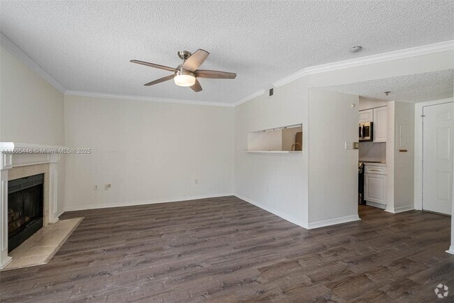 Building Photo - 1000 W Horatio St Unit 114 Rental