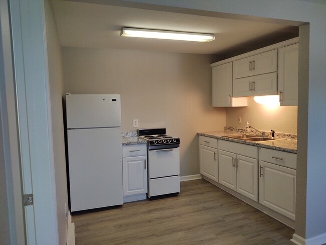 Kitchen - 111 Elm St Unit Rossford Apartment