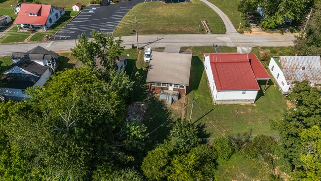 Photo - 120 E Oak St