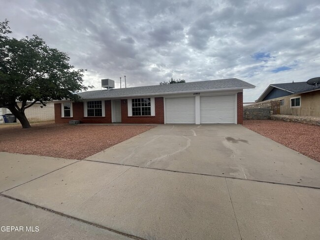 Photo - 10902 Bywood Dr House
