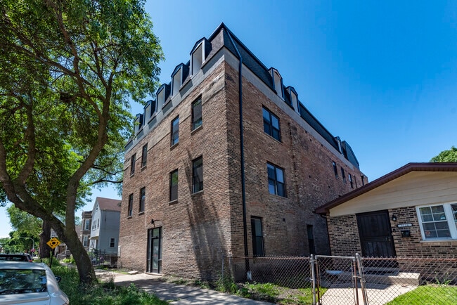 Building Photo - 3132 S Lituanica Ave Rental