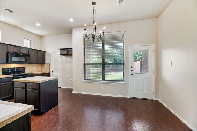 Photo - AVAILABLE NOW! Beautiful 3 Bedroom Duplex located in Lavon,Texas!