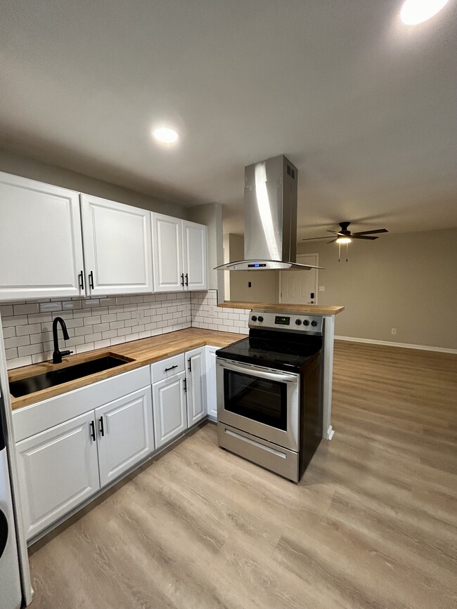 Building Photo - 9551 5th Bay St Unit 3 Rental