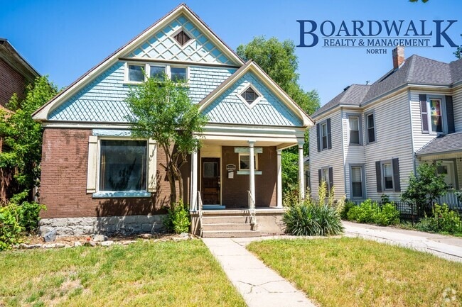 Building Photo - 4 Bedroom Victorian Single Family Home