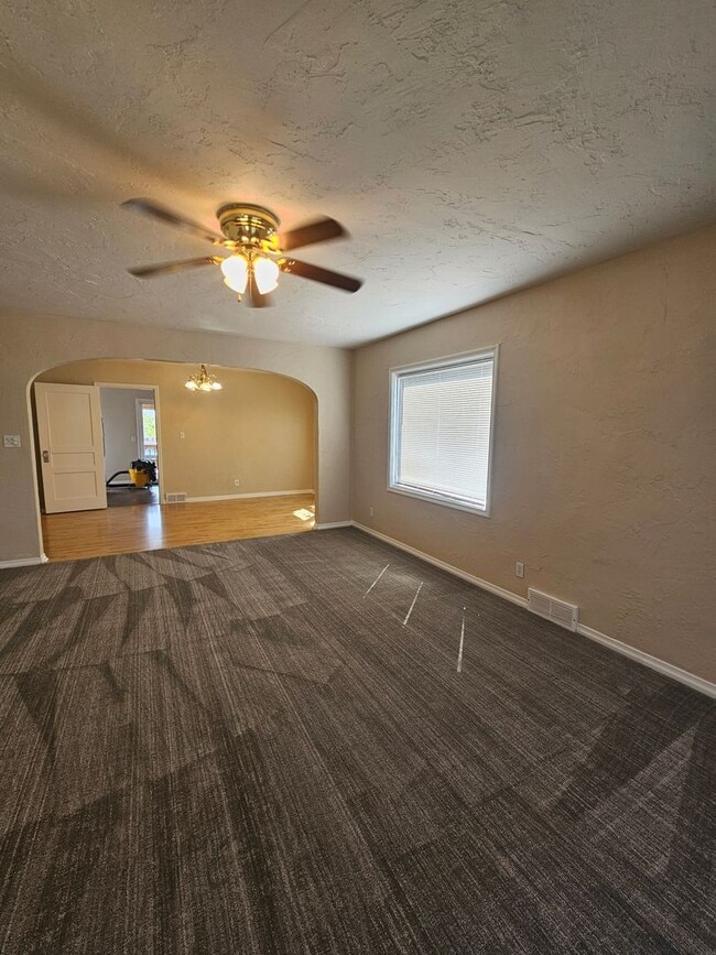 Photo - 606 Haines Ave