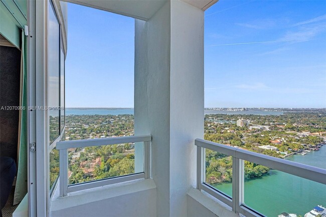 Building Photo - 4401 Collins Ave Unit 2915