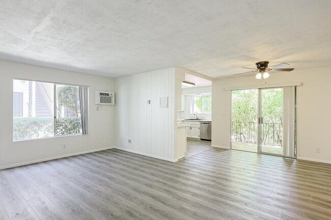 Photo - 4800 Williamsburg Ln