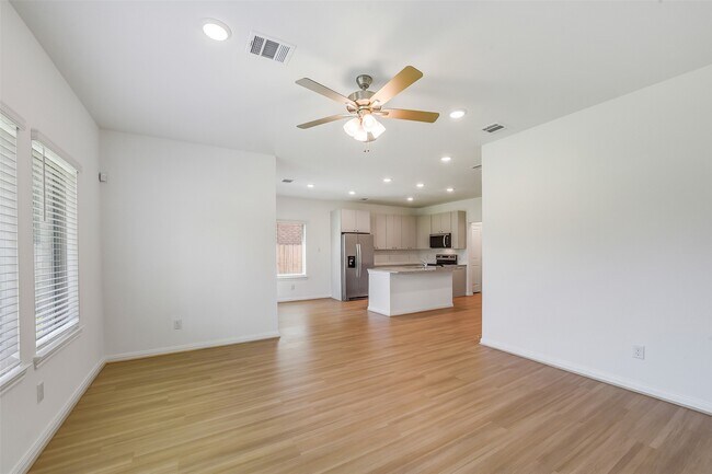 Photo - 11928 Lakewood W Dr