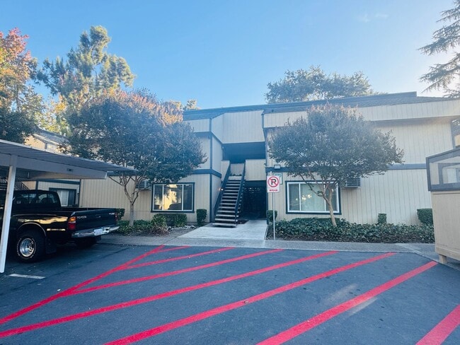 Building Photo - One Bedroom Condo In Fairway West Condominiums