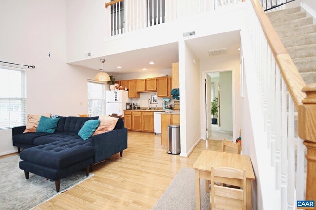 Building Photo - 118 Greenwich Ct Rental