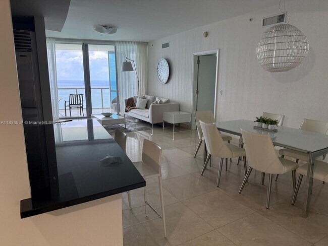 Photo - 17121 Collins Ave Unidad 3506