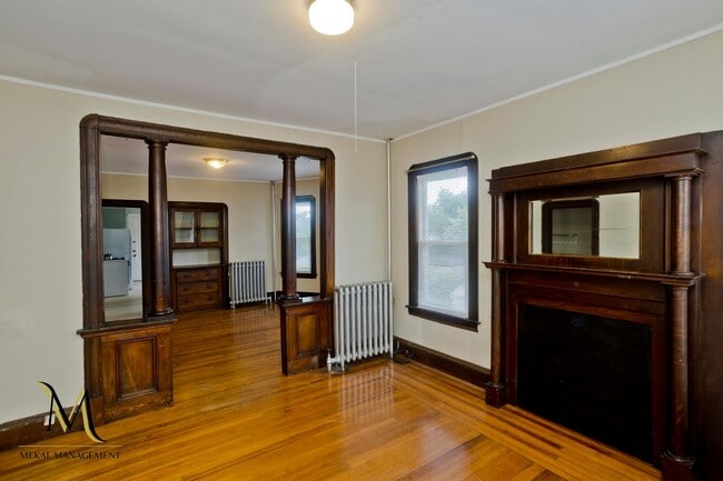 43 Elmdale St Unit 2
