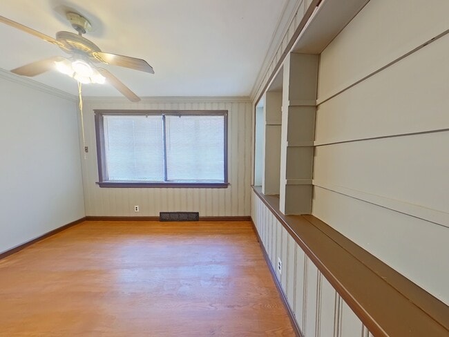 Building Photo - 1633 Veronica Ave Rental