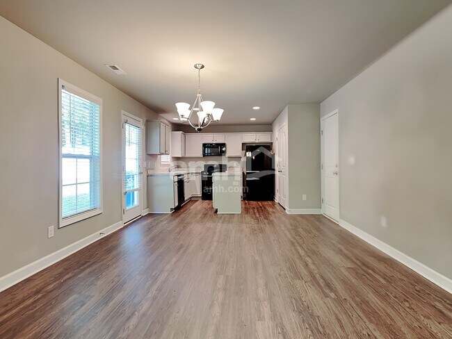 Photo - 200 N Wentworth Dr