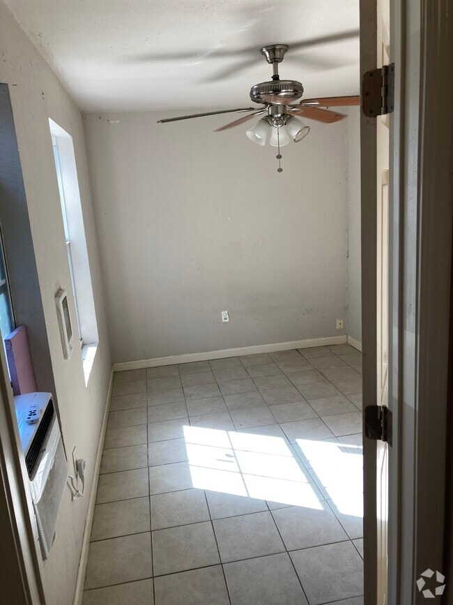 Building Photo - 717 Southern St Rental