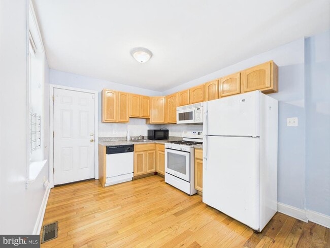 Photo - 1735 French St