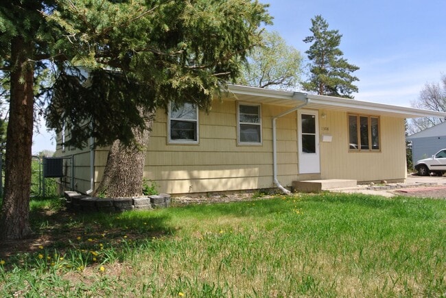 Building Photo - House- NW