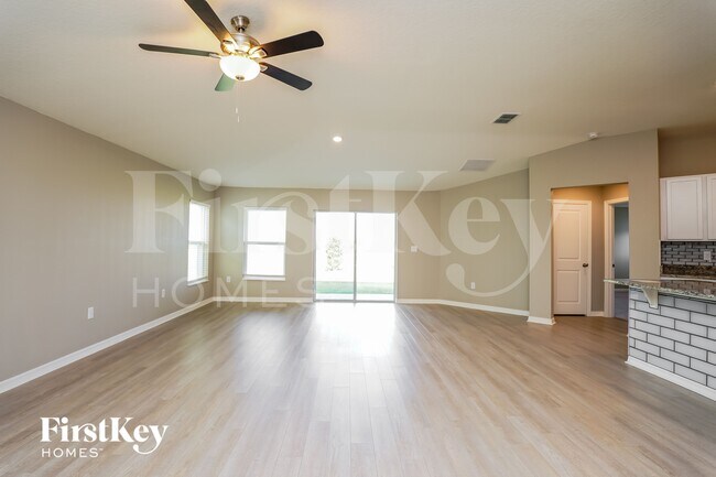 Photo - 948 Gotthard Pass Dr.