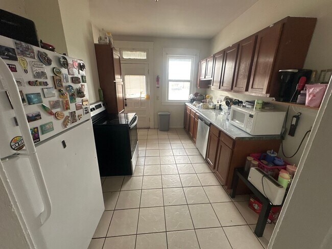 Photo - Tuller St 2157-2159 MLR (LH2) Unit 2157