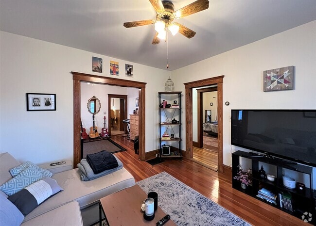 Building Photo - 23 Sargent St Unit 1 Rental