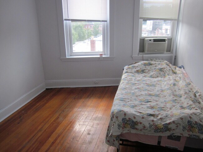 Photo - 22 Saint Cyprians Pl Unit 1L