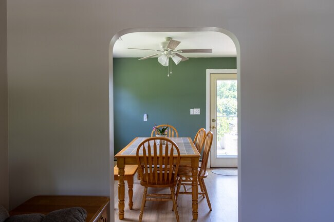 Photo - 83 Willow St Unidad Room 2