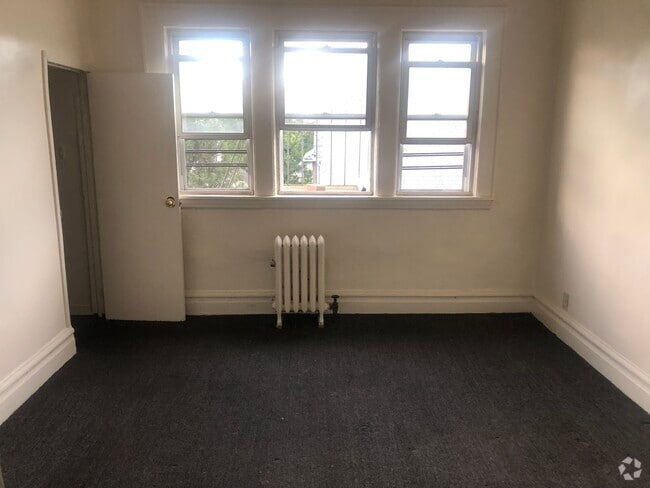 Building Photo - 139 W 4th St Unit 3rd Rental