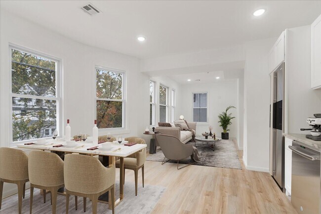 Building Photo - 815 S 12th St Unit 2