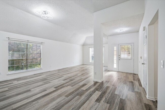 Photo - 143 W Village Knoll Cir