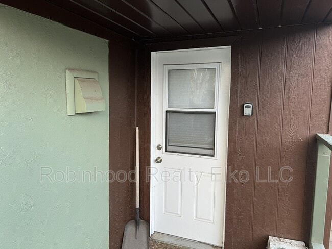 Photo - 756 1/2 Maple Street