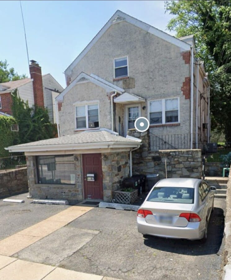 Photo - 319 E Macdade Blvd