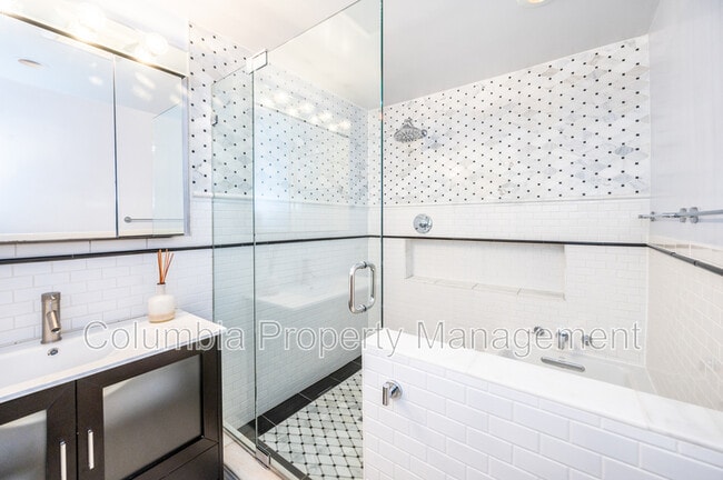 Building Photo - 1219 Q St NW Unit B