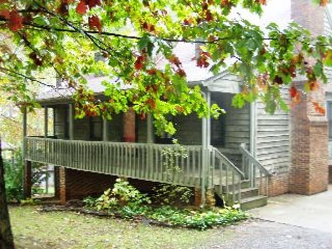 Building Photo - 3 Bedroom House in Forest