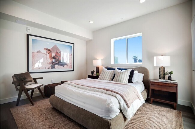 5717 Carlton Way Unidad 708