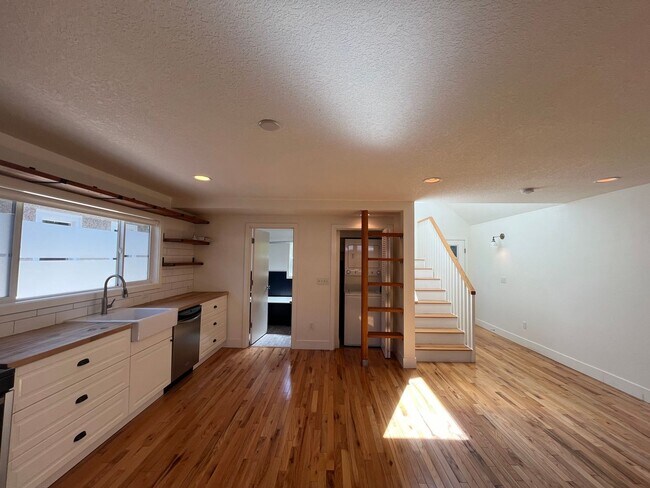 Photo - DHH1951 (HOLD FUNDS) Unidad B