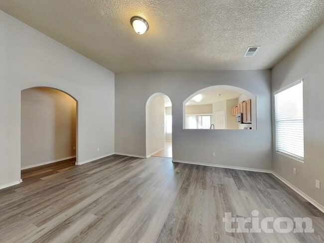 Photo - 2956 Wilder Loop Northeast