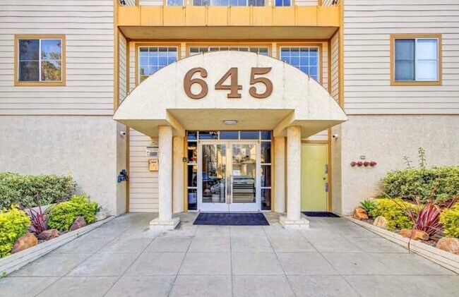 Chestnut Villas Main Entrance - 645 Chestnut Ave Unit 219