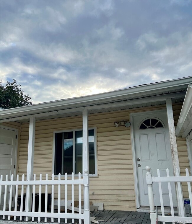 Building Photo - 32 Wellington St Unit 1