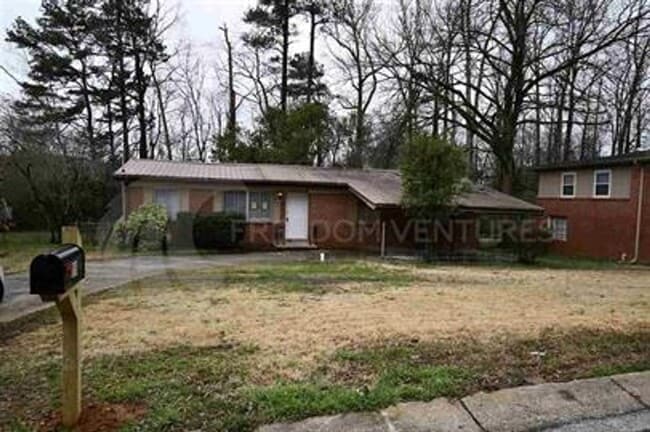 Building Photo - Charming 3BR/2BA Brick Home with Fenced Yard