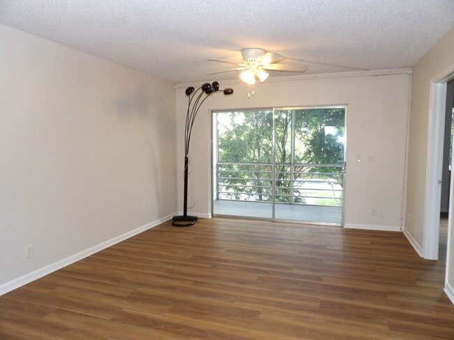 Photo - 1638 Embassy Dr