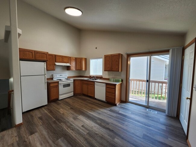 Photo - 7815 Deschutes Dr