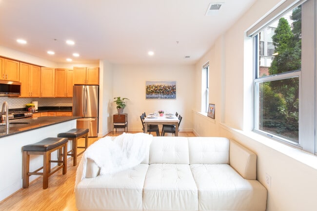 Photo - 1800 Wilson Blvd Unit Leann Luong