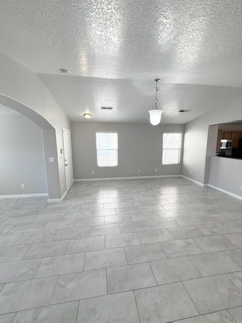 Photo - 7451 Redpoll Rd NW