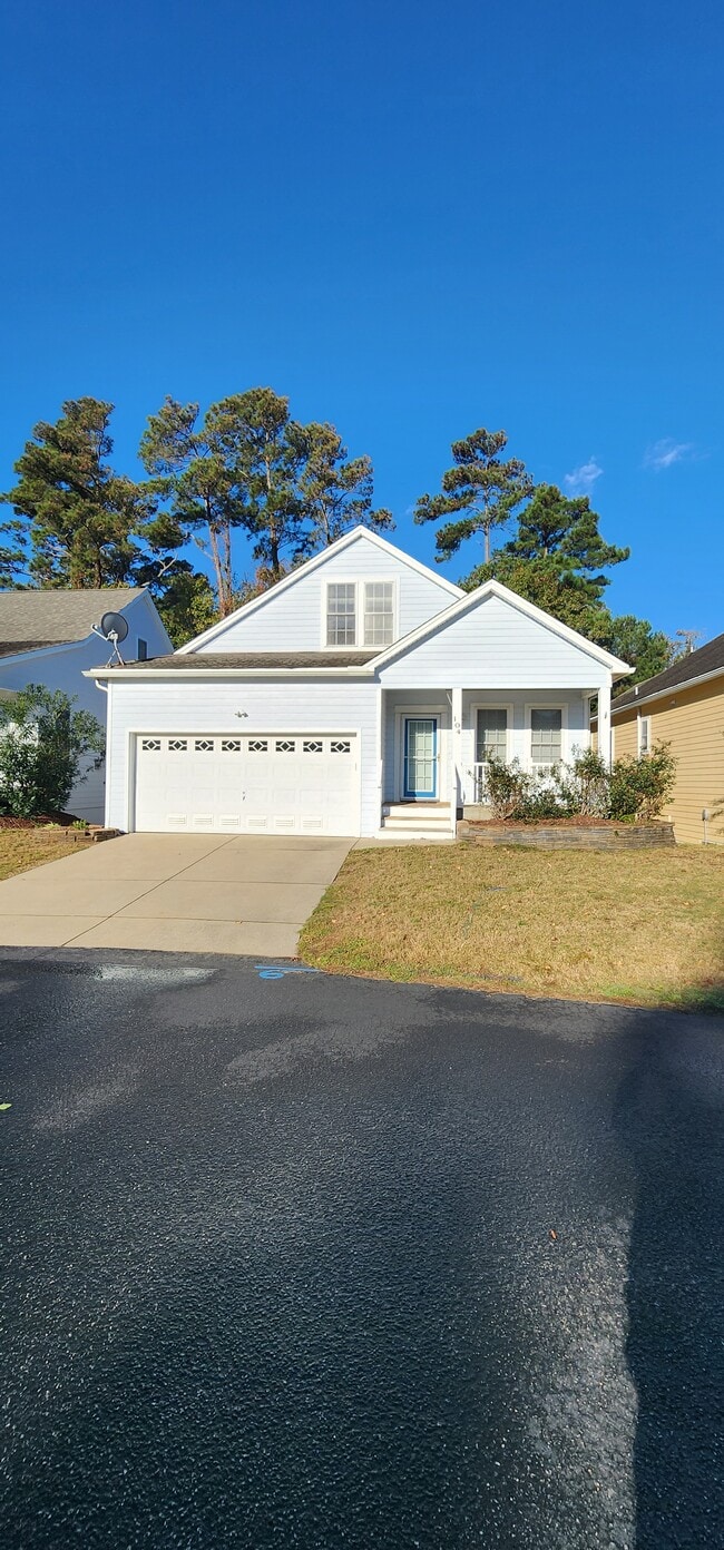 Building Photo - 104 Landing Trail