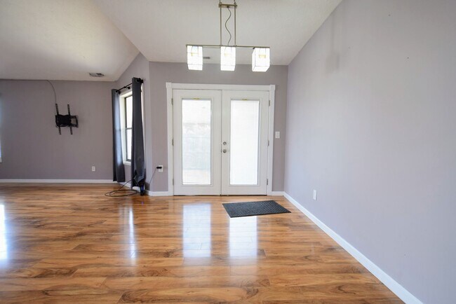 Photo - McArthur Place