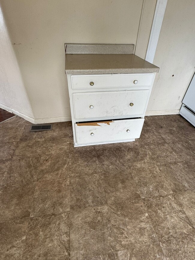 Photo - 554 W 9th St