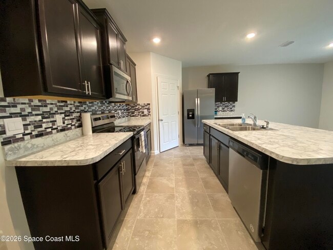 Photo - 980 Degroodt Rd SW