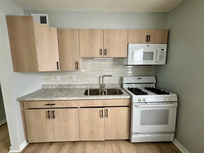 Building Photo - 3808 S 48th St Unit 3808 S 48th St.